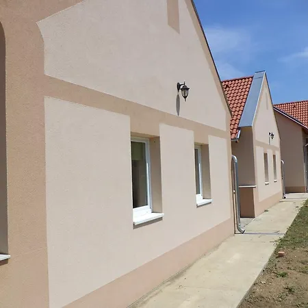 Nagyharsanyi Vendeghaz Guest house *
