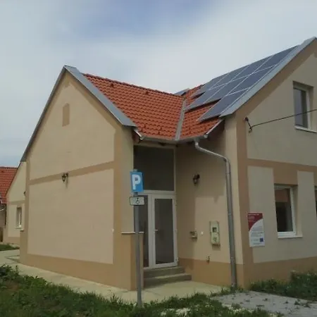 Nagyharsanyi Vendeghaz Guest house *